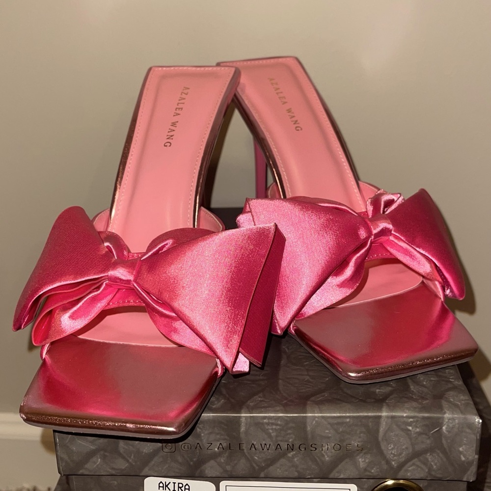 NWB Azalea Wang Bow Heel Strapless PINK